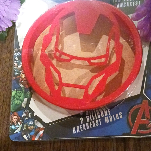 Marvel Avengers 2 Silicone Breakfast Molds - Picture 2 of 10